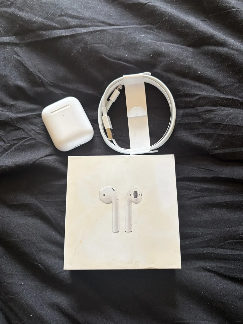 Apple White Wireless Earbuds with Charging Case and Cable